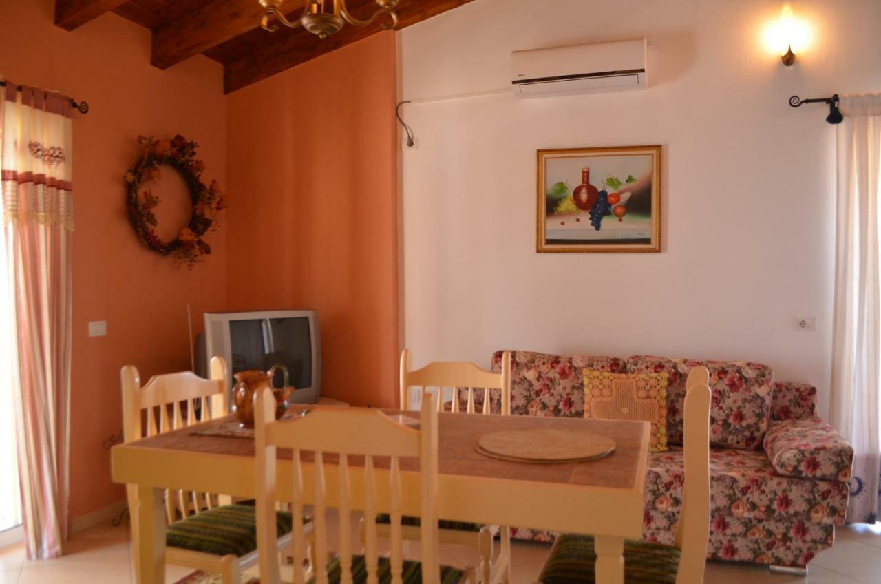 ساراندا Jelena'S Luxury Apartments المظهر الخارجي الصورة