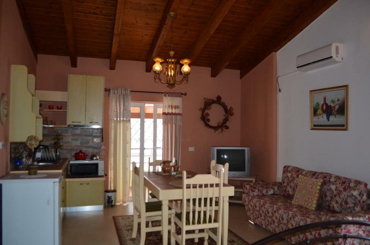 ساراندا Jelena'S Luxury Apartments المظهر الخارجي الصورة